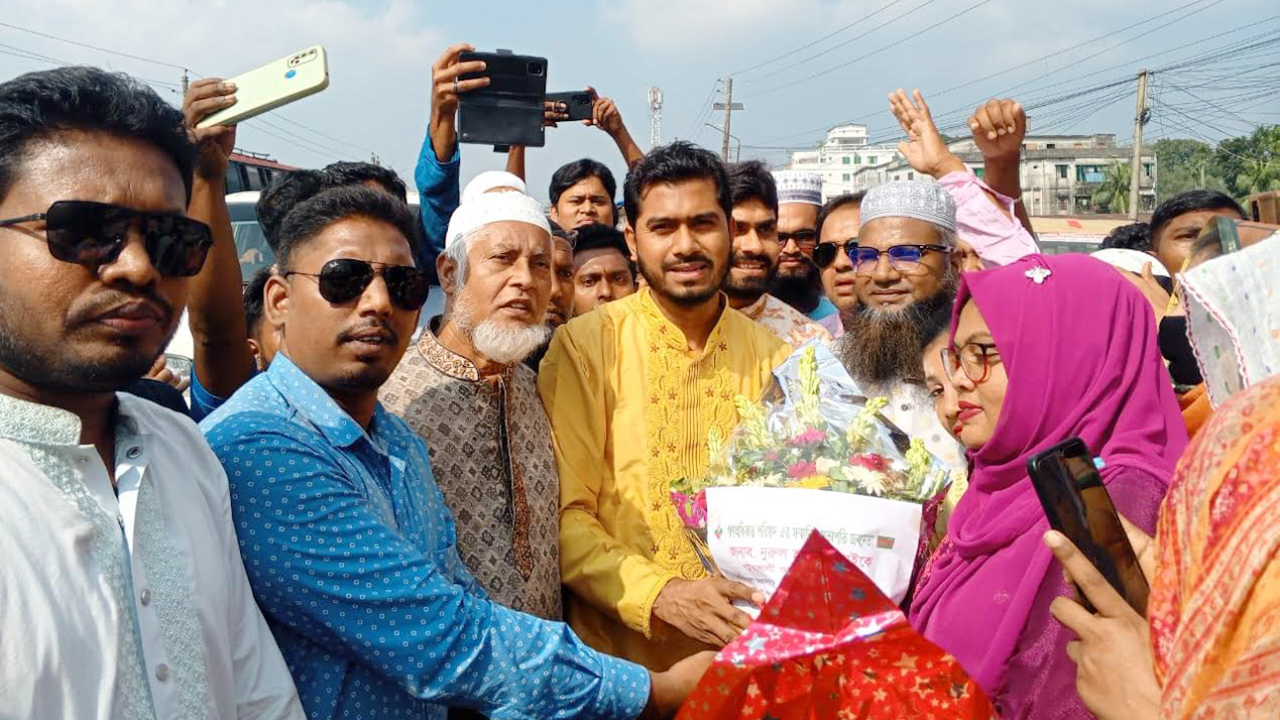 ৩০০ আসনে প্রার্থী দেবে গণঅধিকার পরিষদ : নুরুল হক