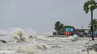 ঘূর্ণিঝড় ‘ডানা’র ঝাপটায় তছনছ হতে পারে পশ্চিমবঙ্গ